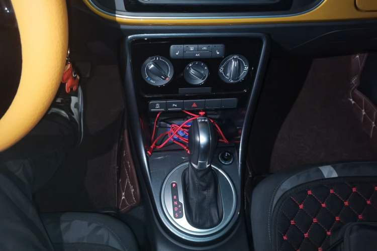 Used Volkswagen Beetle 2017 180TSI Dune Off-Road Edition Gear Lever