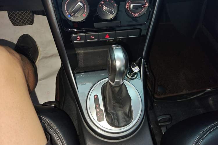 Used Volkswagen Beetle 2017 180TSI Dune Off-Road Edition Gear Lever