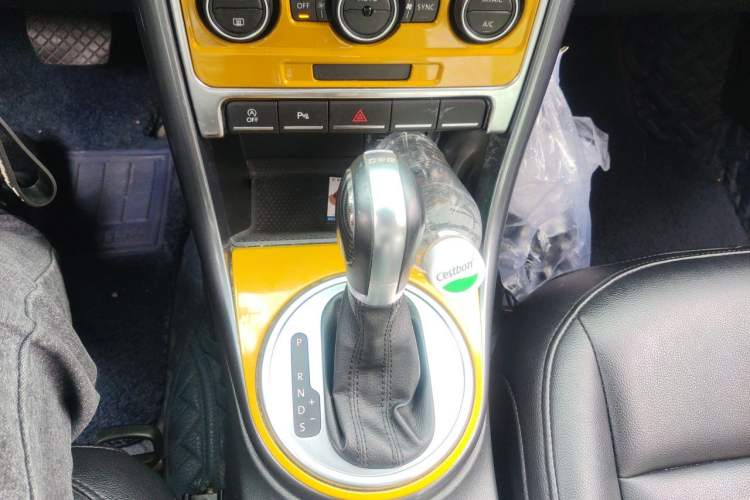 Used Volkswagen Beetle 2017 280TSI Dune Off-Road Edition Gear Lever