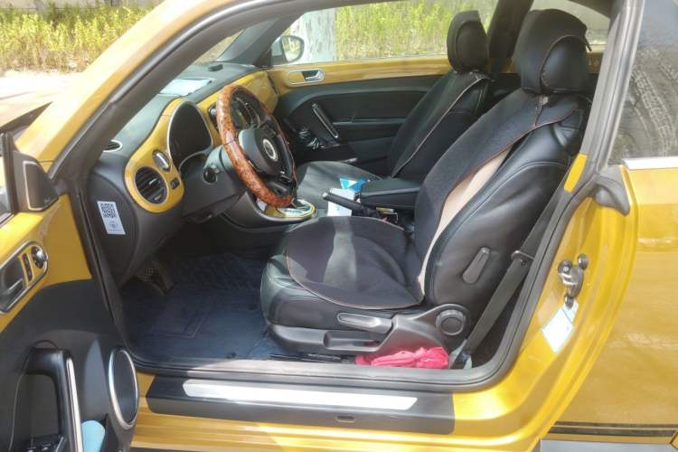Used Volkswagen Beetle 2017 280TSI Dune Off-Road Edition Left Front Seat