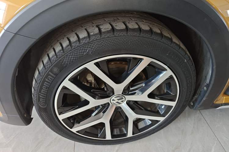 Used Volkswagen Beetle 2017 180TSI Dune Off-Road Edition Left Front Wheel Hub