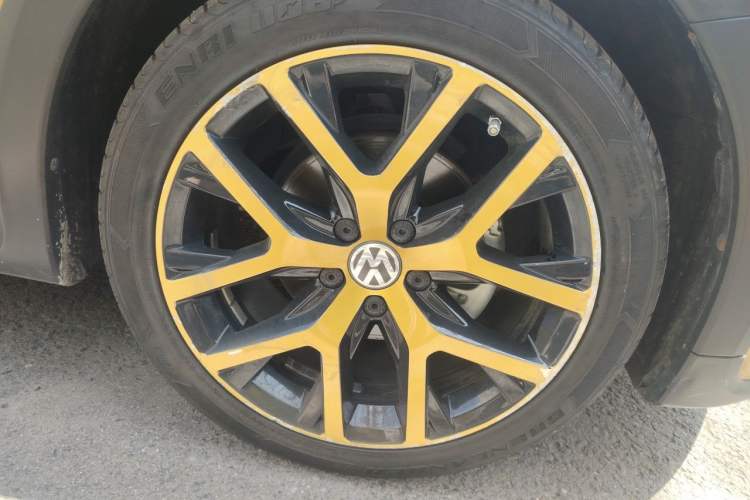 Used Volkswagen Beetle 2017 280TSI Dune Off-Road Edition Right Front Wheel Hub