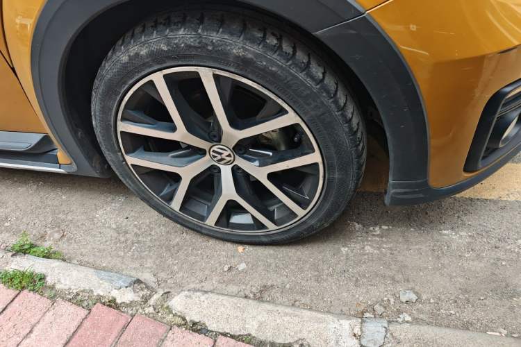 Used Volkswagen Beetle 2017 280TSI Dune Off-Road Edition Right Front Wheel Hub