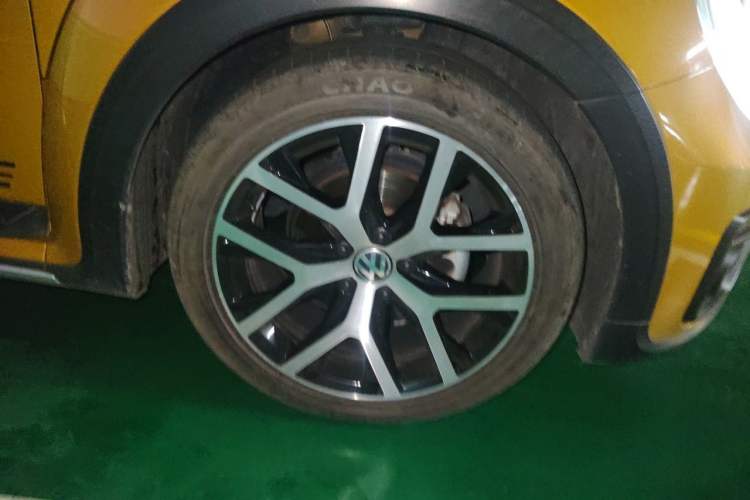 Used Volkswagen Beetle 2017 280TSI Dune Off-Road Edition Right Front Wheel Hub