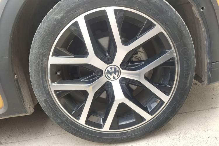 Used Volkswagen Beetle 2017 180TSI Dune Off-Road Edition Right Front Wheel Hub