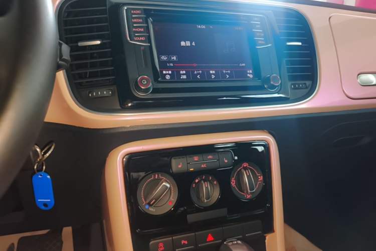 Used Volkswagen Beetle 2018 180TSI Shangle Model Audio And AC Panel