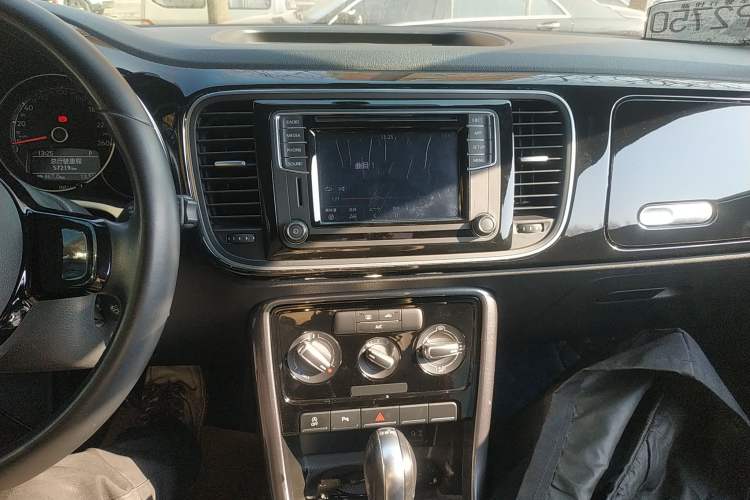 Used Volkswagen Beetle 2018 180TSI Yile Model Audio And AC Panel