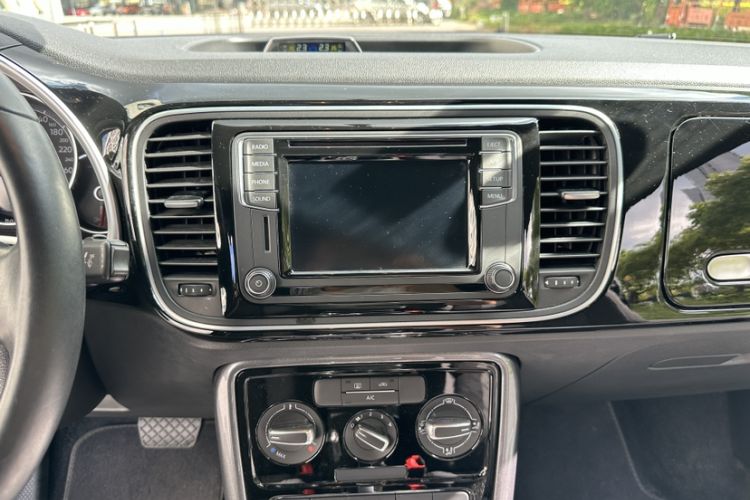 Used Volkswagen Beetle 2018 180TSI Yile Model Audio And AC Panel