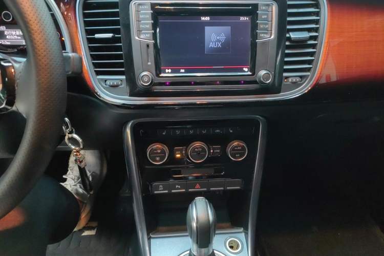 Used Volkswagen Beetle 2018 280TSI Zongle Model Audio And AC Panel