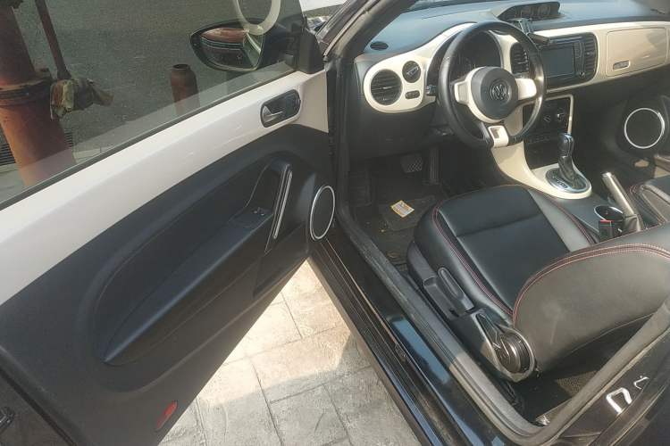 Used Volkswagen Beetle 2018 180TSI Joyful Orange Edition Driver Seat