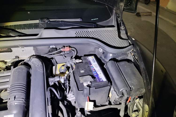 Used Volkswagen Beetle 2018 280TSI Zongle Model Engine Bay Left