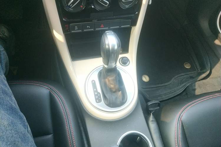 Used Volkswagen Beetle 2018 180TSI Joyful Orange Edition Gear Lever