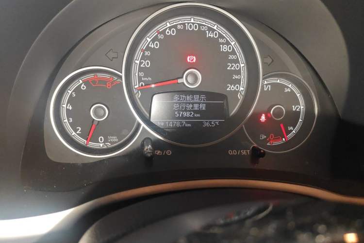 Used Volkswagen Beetle 2018 280TSI Zongle Model Odometer Close Up