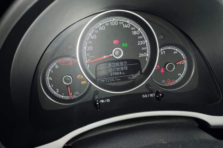 Used Volkswagen Beetle 2018 280TSI Zongle Model Odometer Close Up