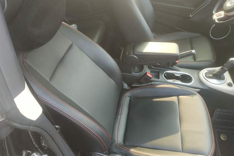 Used Volkswagen Beetle 2018 180TSI Joyful Orange Edition Right Front Seat