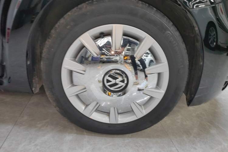 Used Volkswagen Beetle 2018 280TSI Zongle Model Right Front Wheel Hub