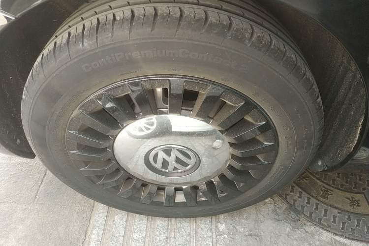 Used Volkswagen Beetle 2018 180TSI Joyful Orange Edition Right Rear Wheel Hub