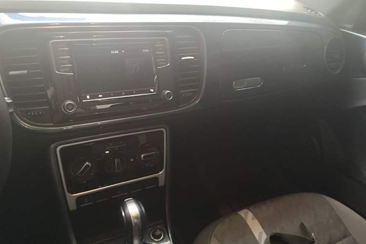 Used Volkswagen Beetle 2018 180TSI Yile Model Audio And AC Panel