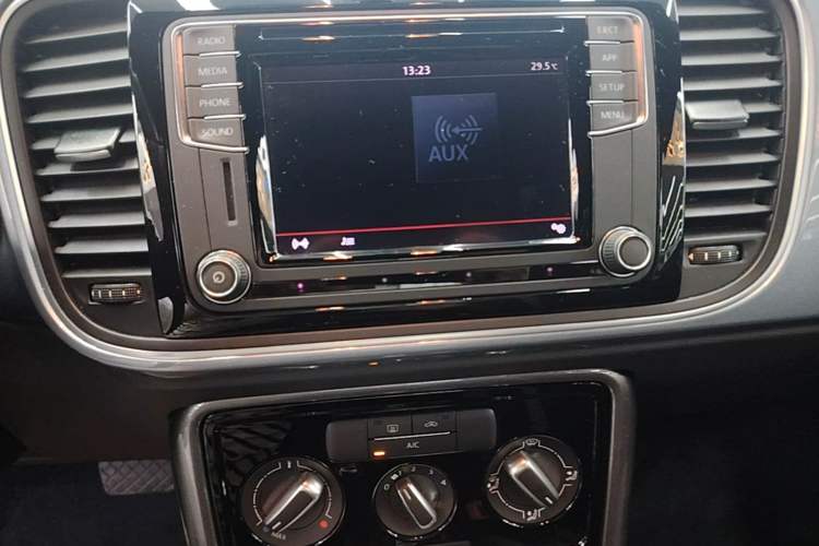 Used Volkswagen Beetle 2018 180TSI Yile Model Audio And AC Panel