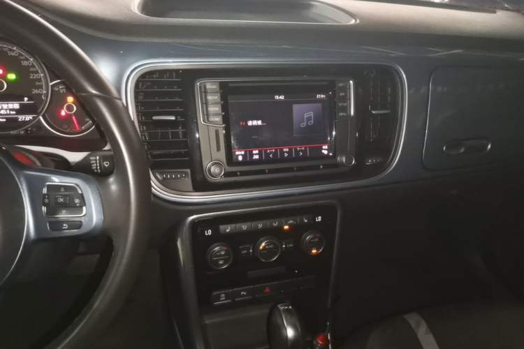 Used Volkswagen Beetle 2018 280TSI Zongle Model Audio And AC Panel