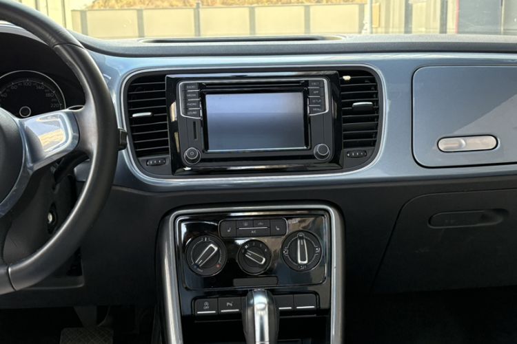Used Volkswagen Beetle 2018 180TSI Shangle Model Audio And AC Panel