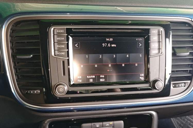Used Volkswagen Beetle 2018 180TSI Yile Model Audio And AC Panel