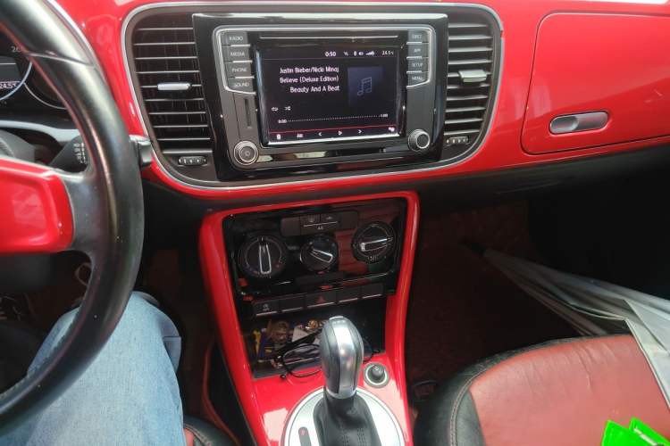 Used Volkswagen Beetle 2018 180TSI Yile Model Audio And AC Panel