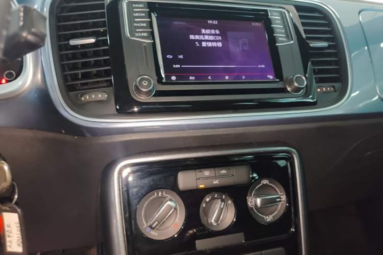 Used Volkswagen Beetle 2018 180TSI Yile Model Audio And AC Panel