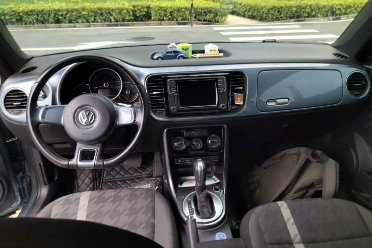 Used Volkswagen Beetle 2018 180TSI Shangle Model Center Console