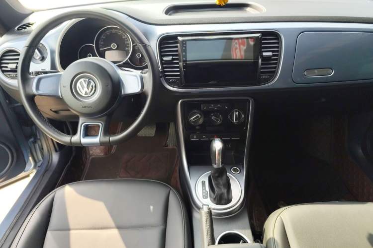 Used Volkswagen Beetle 2018 180TSI Shangle Model Center Console