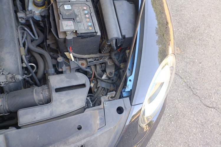 Used Volkswagen Beetle 2018 180TSI Obsidian Series Special Edition Engine Bay Left