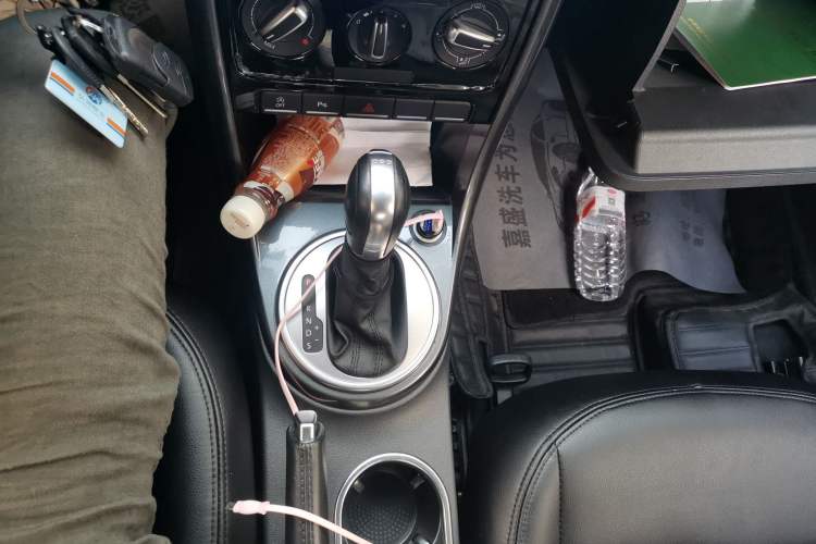 Used Volkswagen Beetle 2018 180TSI Obsidian Series Special Edition Gear Lever