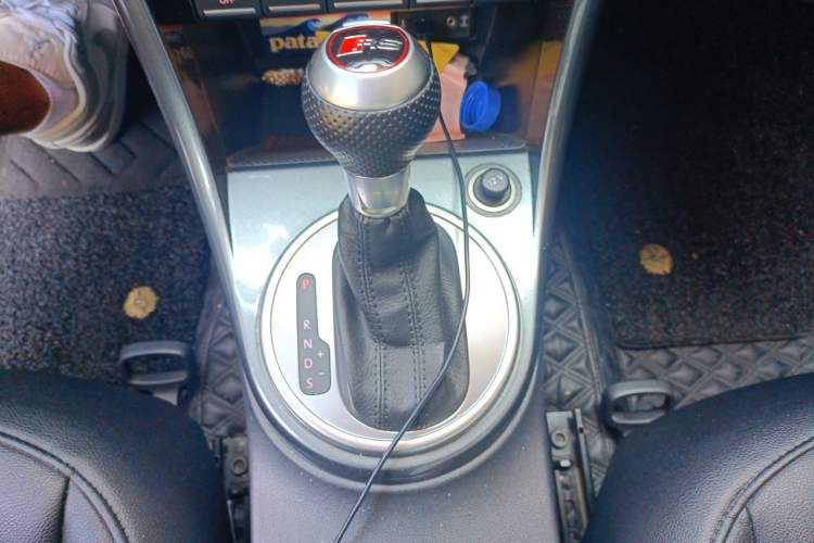 Used Volkswagen Beetle 2018 180TSI Obsidian Series Special Edition Gear Lever