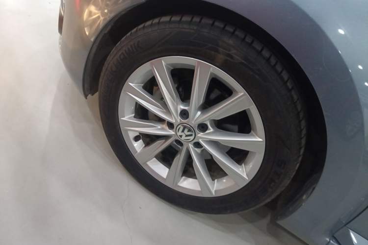 Used Volkswagen Beetle 2018 180TSI Shangle Model Left Front Wheel Hub