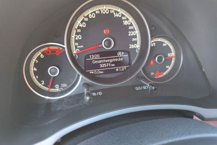 Used Volkswagen Beetle 2018 180TSI Yile Model Odometer Close Up