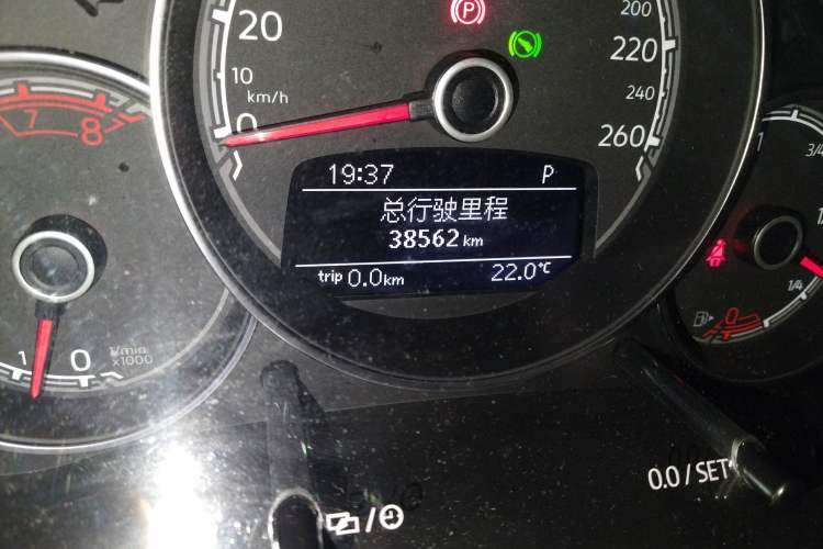 Used Volkswagen Beetle 2018 180TSI Shangle Model Odometer Close Up