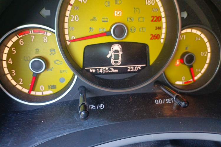 Used Volkswagen Beetle 2018 180TSI Obsidian Series Special Edition Odometer Close Up