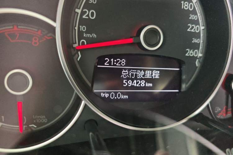 Used Volkswagen Beetle 2018 180TSI Yile Model Odometer Close Up