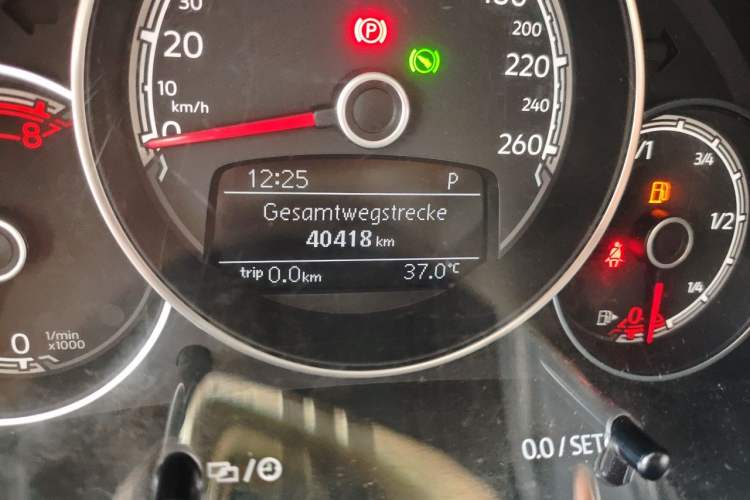 Used Volkswagen Beetle 2018 180TSI Yile Model Odometer Close Up