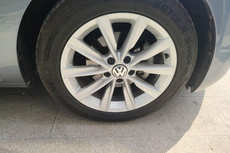 Used Volkswagen Beetle 2018 180TSI Shangle Model Right Front Wheel Hub