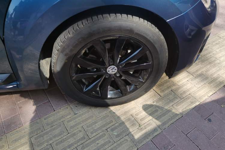 Used Volkswagen Beetle 2018 180TSI Obsidian Series Special Edition Right Front Wheel Hub