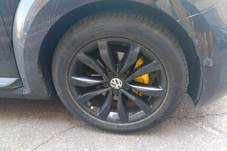 Used Volkswagen Beetle 2018 180TSI Obsidian Series Special Edition Right Front Wheel Hub