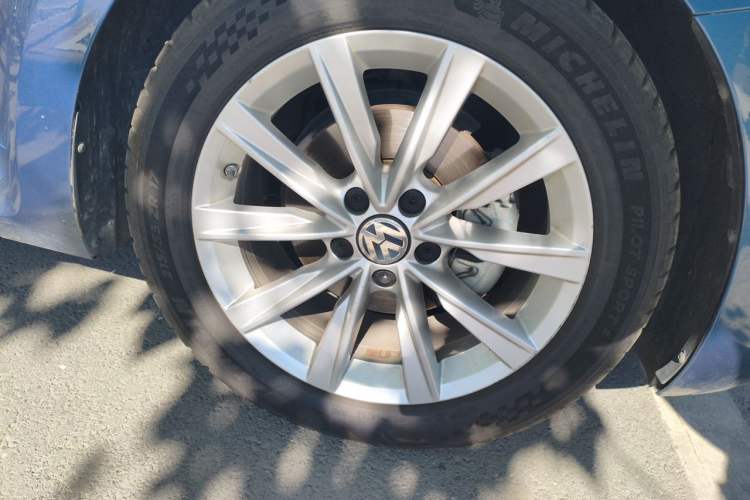 Used Volkswagen Beetle 2018 180TSI Shangle Model Right Front Wheel Hub
