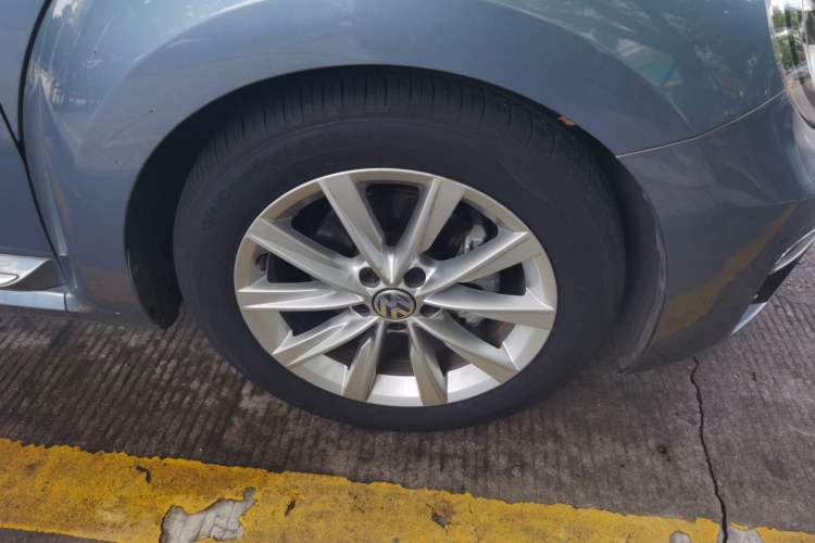 Used Volkswagen Beetle 2018 180TSI Shangle Model Right Front Wheel Hub
