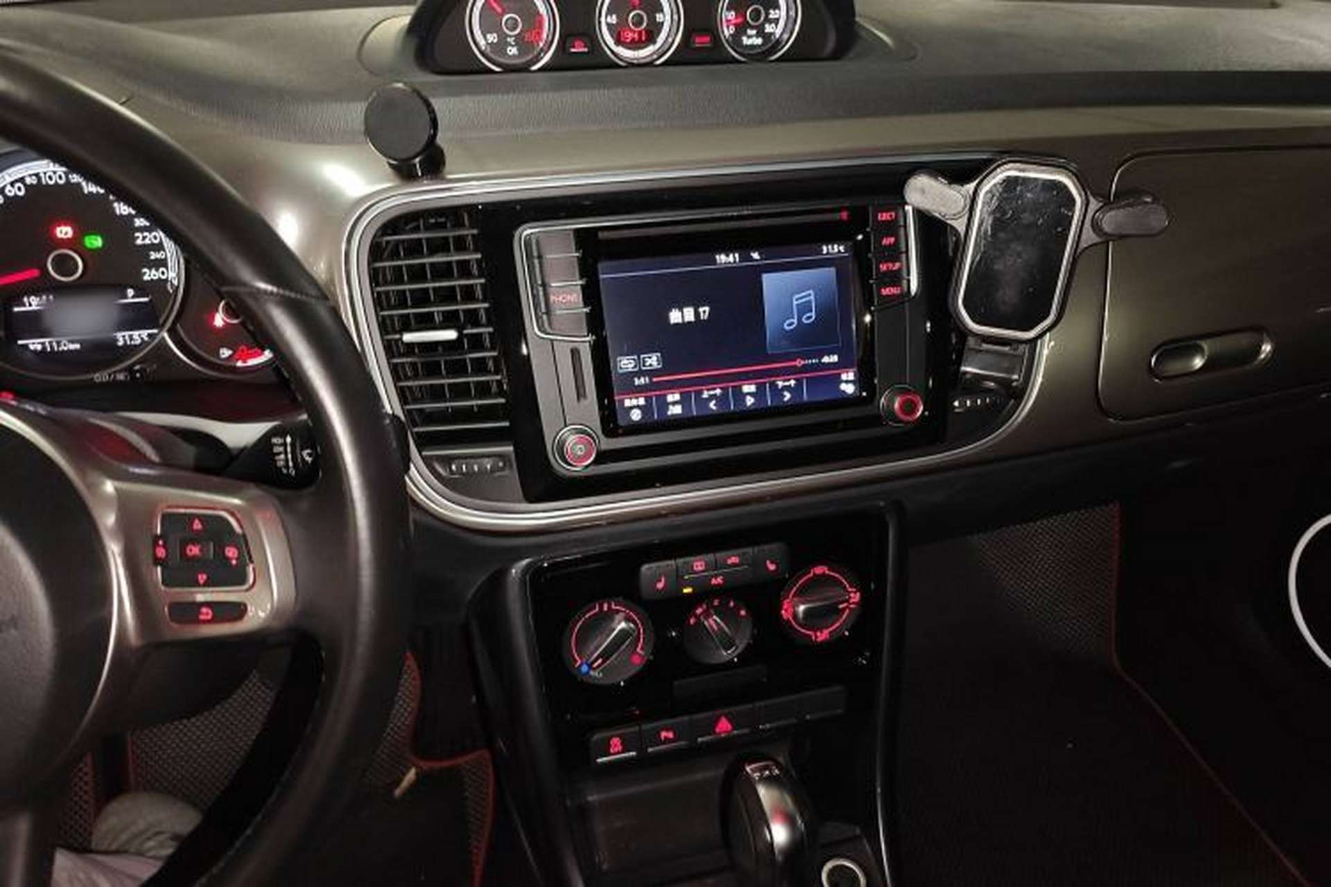 Used Volkswagen Beetle 2018 180TSI Obsidian Series Special Edition Audio And AC Panel