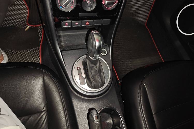 Used Volkswagen Beetle 2018 180TSI Obsidian Series Special Edition Gear Lever