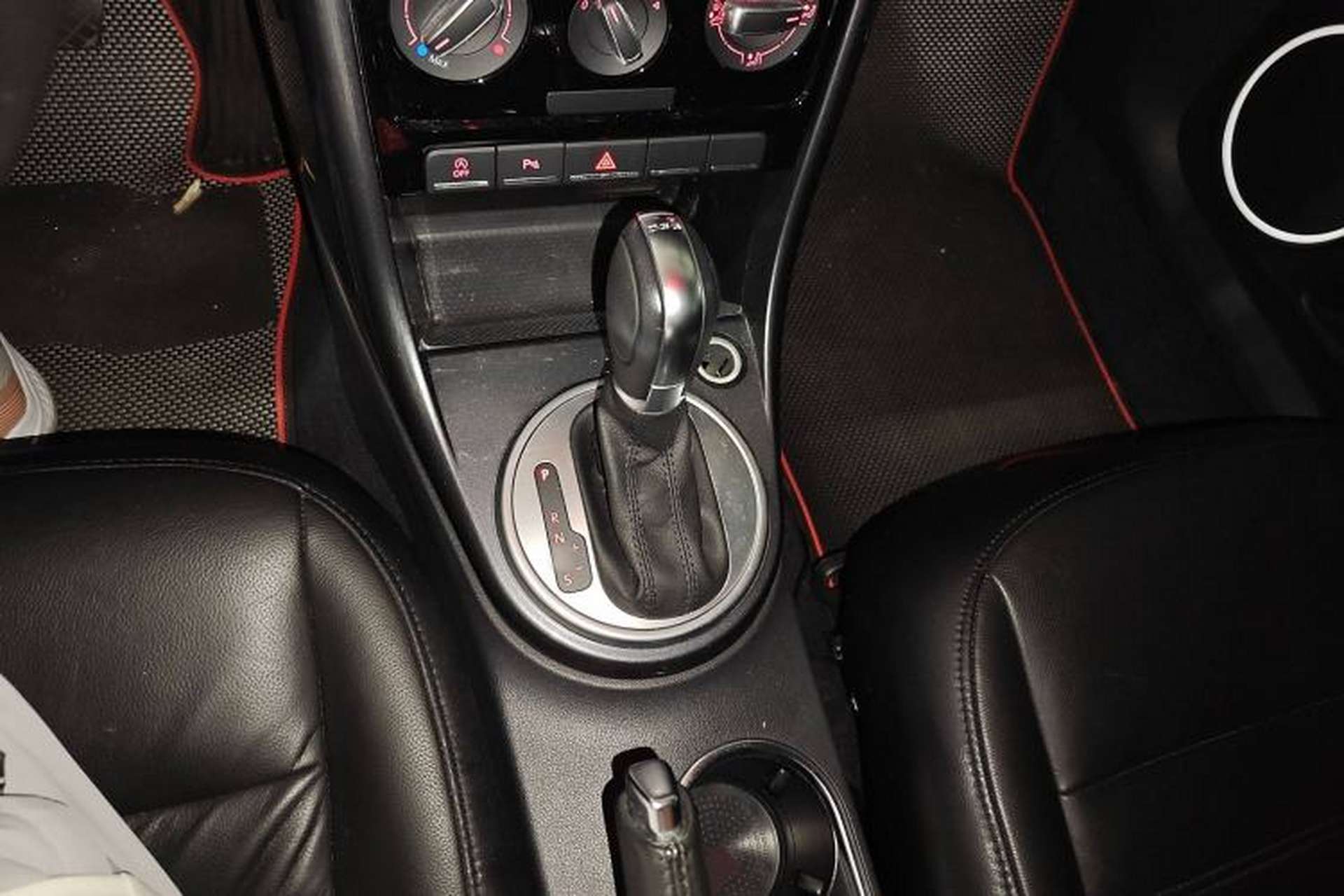 Used Volkswagen Beetle 2018 180TSI Obsidian Series Special Edition Gear Lever