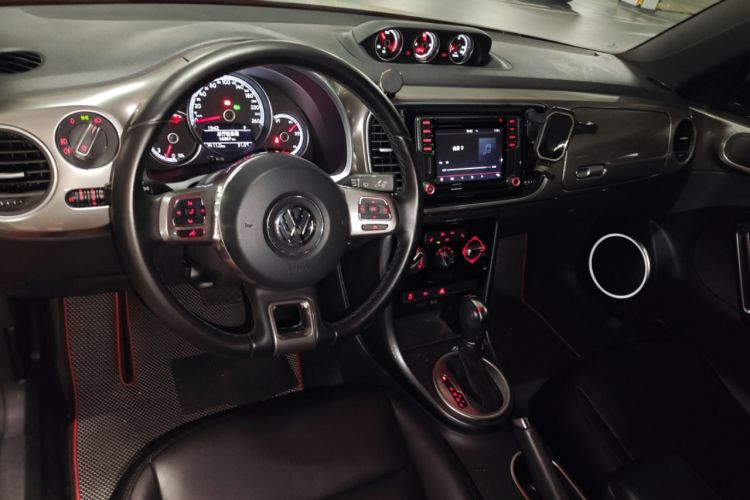 Used Volkswagen Beetle 2018 180TSI Obsidian Series Special Edition Interior 2