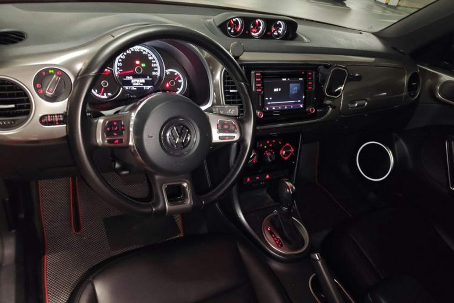 Used Volkswagen Beetle 2018 180TSI Obsidian Series Special Edition Interior 2
