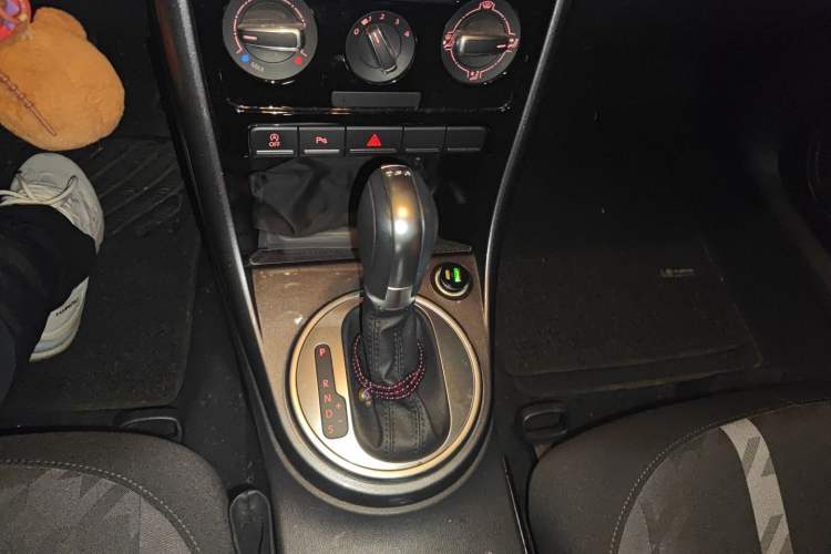 Used Volkswagen Beetle 2018 180TSI Dune Off-Road Edition Gear Lever